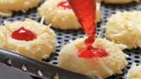 Resep Kue Lebaran 2026: Thumbprint Stroberi Sederhana dan Enak