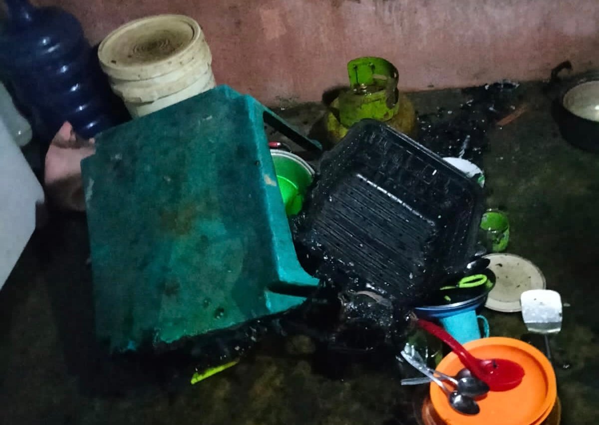 Kebakaran di Tangsel: Rumah Warga Ciputat Nyaris Hangus, Karena Lupa Matikan Kompor Kebakaran di Tangsel: Rumah Warga Ciputat Nyaris Hangus, Karena Lupa Matikan Kompor