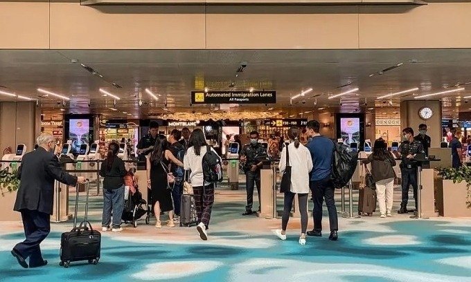 Chinese Tourist Steals from Passenger on Singapore-to-Jakarta Flight