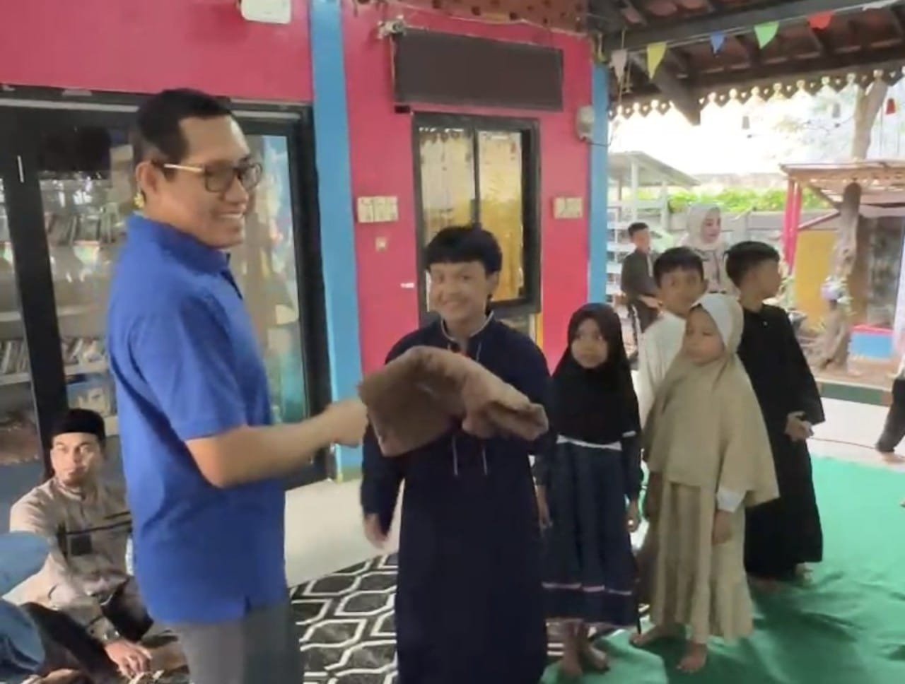 Gereja Santa Theresia Jakarta Adakan Buka Puasa Bersama Anak Yatim di Kampung Bali