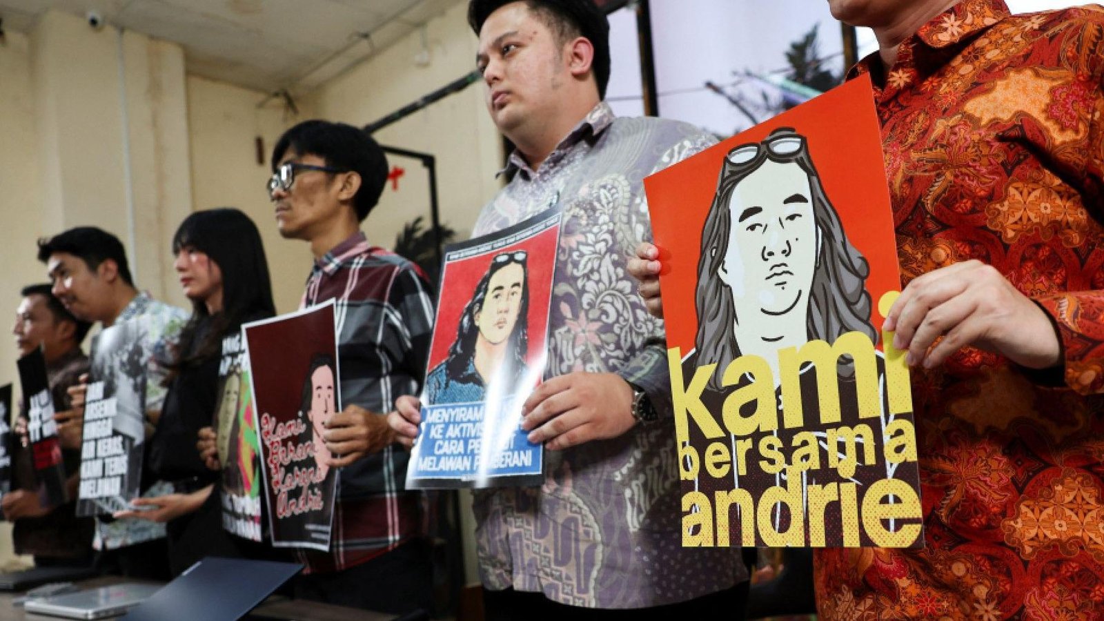 Indonesia Arrests Four Soldiers in Acid Attack on Activist