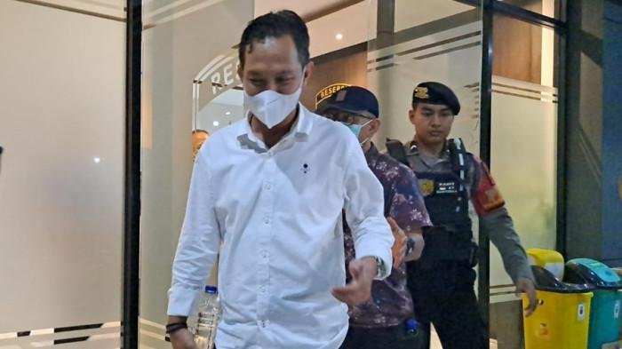 Bupati Cilacap Naik KA Purwojaya ke Jakarta, Penyidik KPK Bawa Tas dan Koper