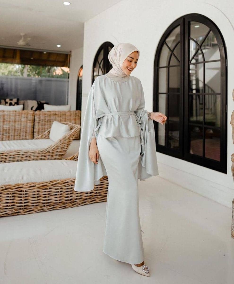 Inspirasi gaun sutra untuk Lebaran Inspirasi gaun sutra untuk Lebaran