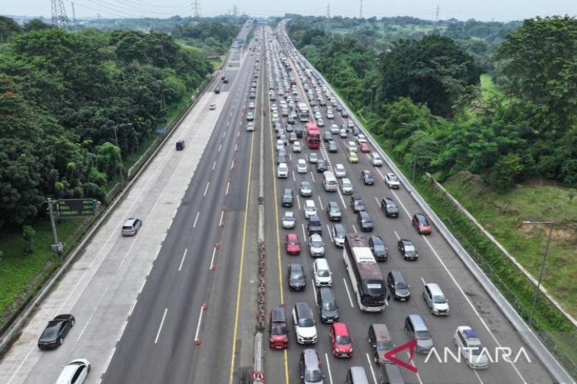 Mobilitas kendaraan di jalan layang MBZ turun jelang Idul Fitri