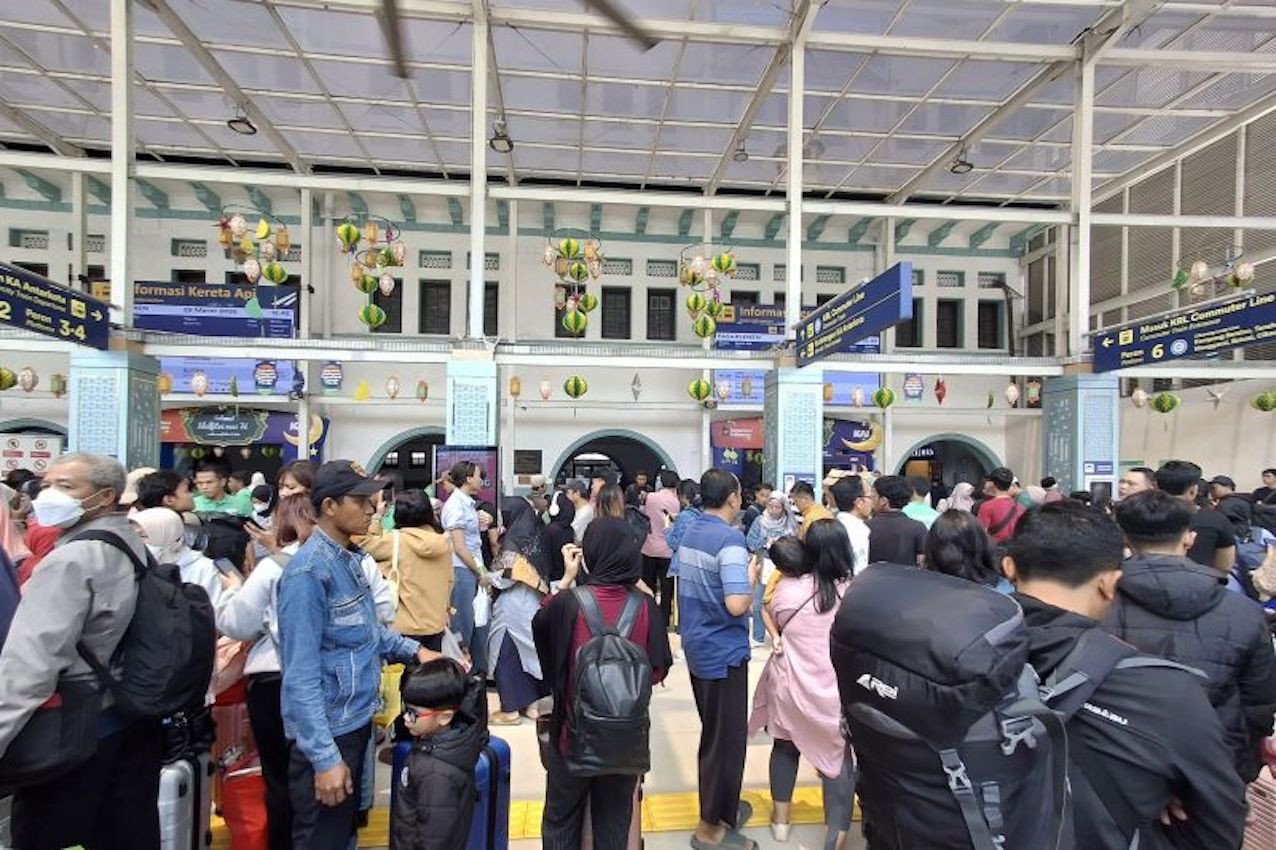KAI Daop 1 Jakarta Catat 370 Ribu Penumpang Kembali ke Ibu Kota Hingga H+8 KAI Daop 1 Jakarta Catat 370 Ribu Penumpang Kembali ke Ibu Kota Hingga H+8