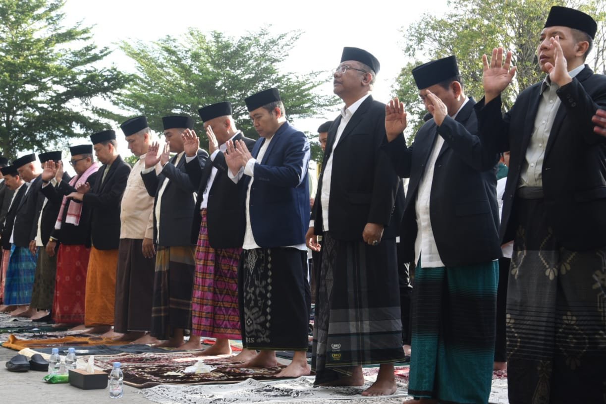Suasana Khidmat Salat Idul Fitri 1447 H di Solok Selatan Suasana Khidmat Salat Idul Fitri 1447 H di Solok Selatan