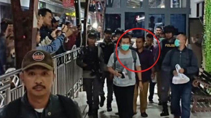 Bupati Cilacap Dibawa KPK ke Jakarta Naik Kereta Purwojaya dari Purwokerto