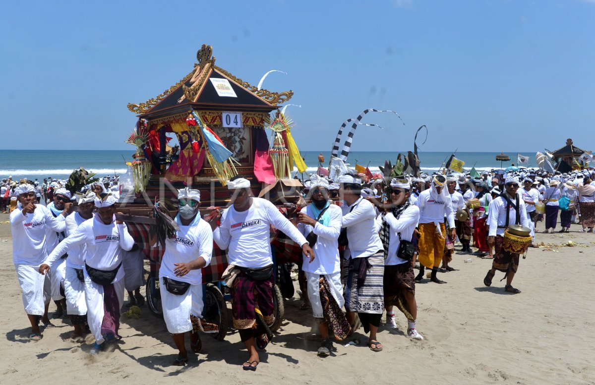 Menjelang Nyepi 1948 Saka, Pramono Anung Hadiri Upacara Melasti di Pura Segara Jakarta Raya