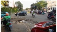 Laporkan Jalan Berlubang di Jakarta, Warga Diimbau Tidak Hanya Share di Media Sosial