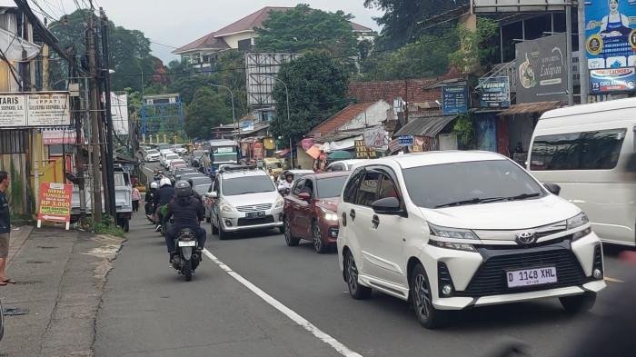 Jalur Puncak Bogor Ditutup, Arus Lalu Lintas Satu Arah ke Jakarta, Cuaca Mendung